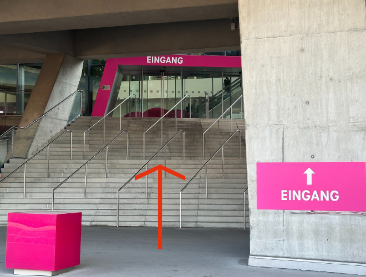 Eingang T-Center